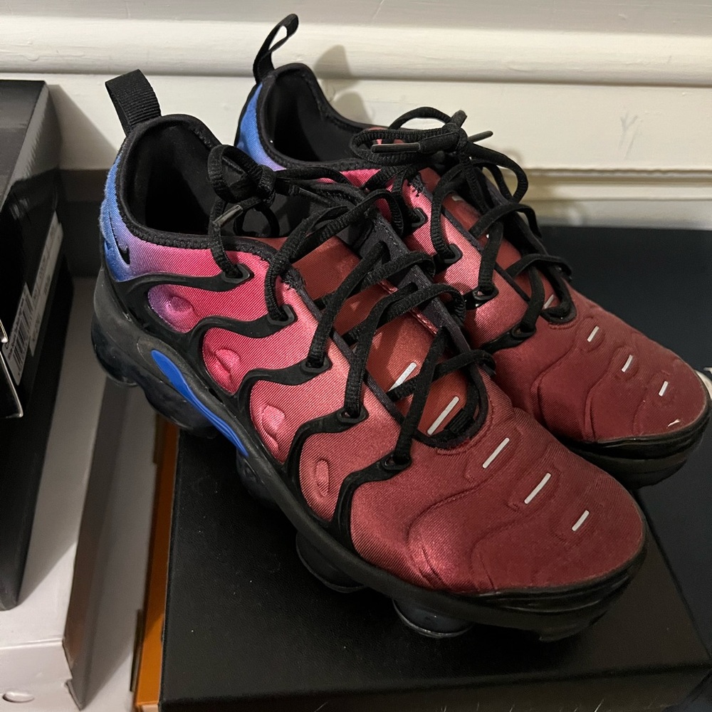 Nike VaporMax Red Hyper Violet
